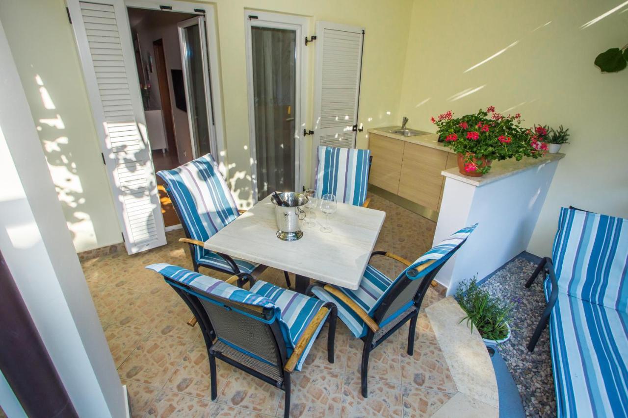 פורץ Apartment Bela מראה חיצוני תמונה